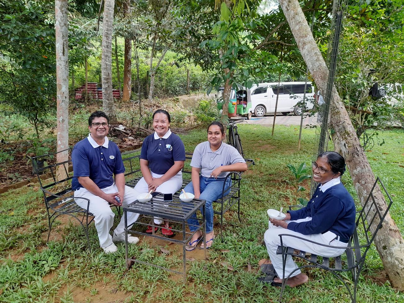 Niunhella eye care clinic support team